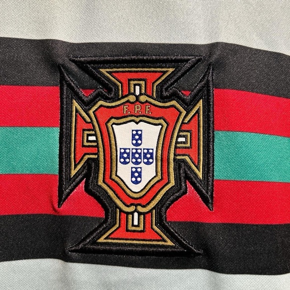 Portugal 2020/21 men’s away soccer jersey - Picture 4 of 6
